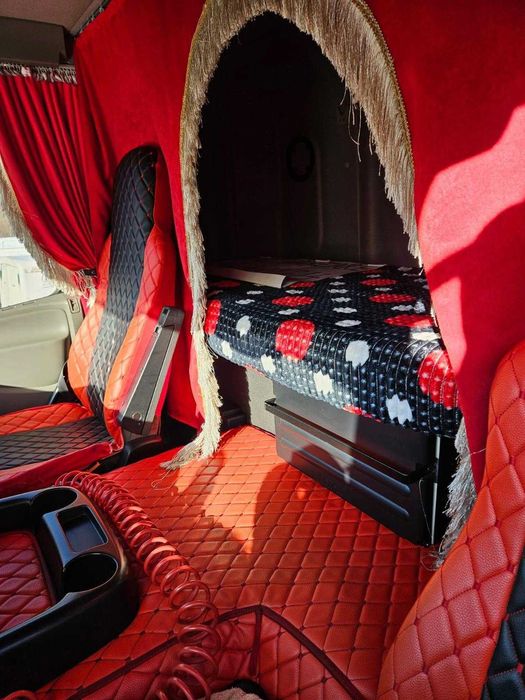 Balena Daf CF  transport lemn bușteni, piese de schimb remorci