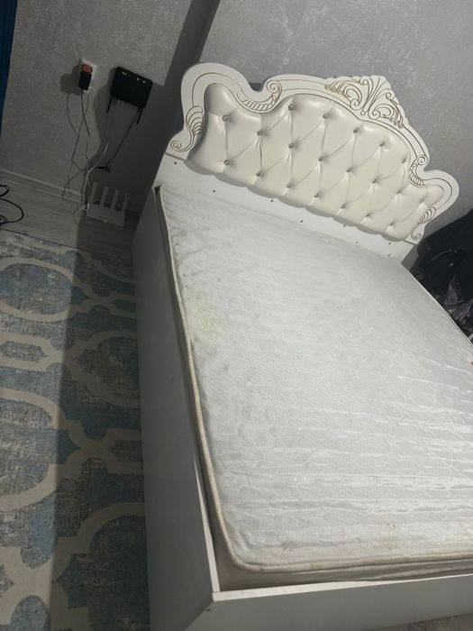 Продам кровать для спальной