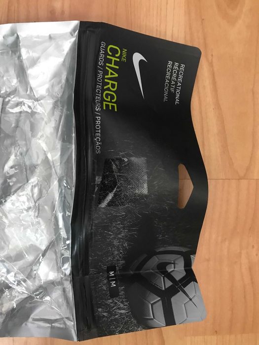 Protectie tibie Nike Charge