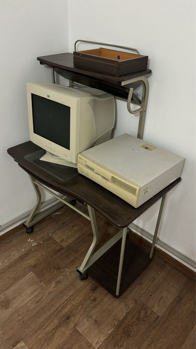 Компьютерный стол