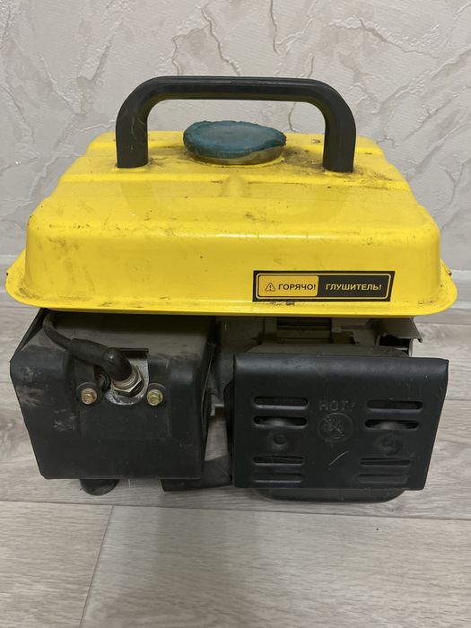 Бензиновый  генератор