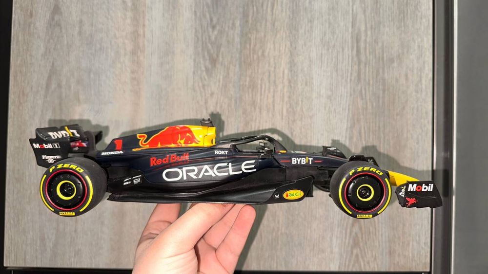 RC модель Rastar Oracle RB19 1:16 — полностью ручная сборка