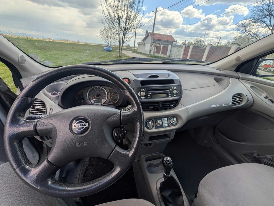 Nissan Almera Tino