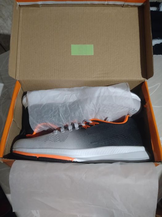 Обувки НОВИ-куча марка