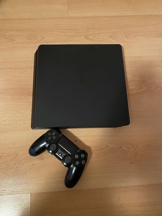 Продавам ps 4 - 140 евро