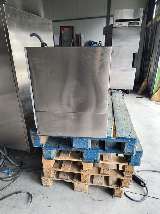 Подбарова чашомиялна -- Италия