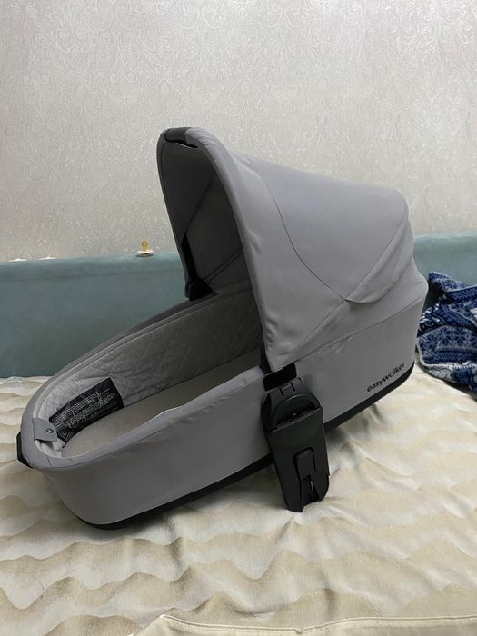 Продам коляску easy walker 2 в 1