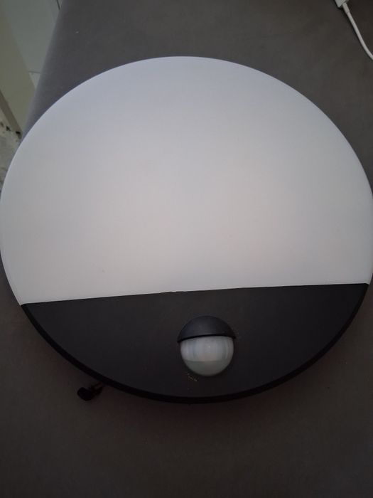 Сенсорна лампа ЛЕД  30 см д за входа или коридор може и за мазе .