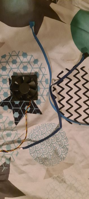 Vând pc fără carcasă