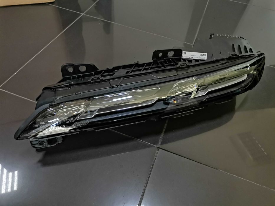 Ляв Горен Фар BMW G70 i7 Crystal Swarovski Кристал Сваровски 9879935