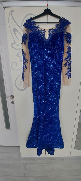 Vand rochie tip sirena cu paiete