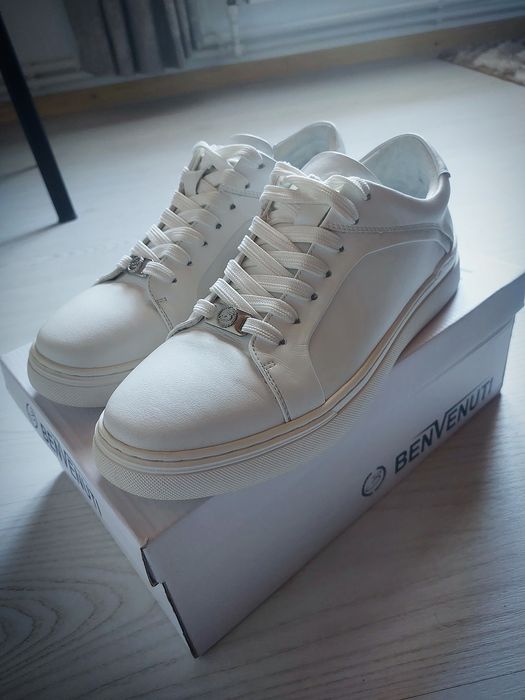 Adidasi albi Benvenuti