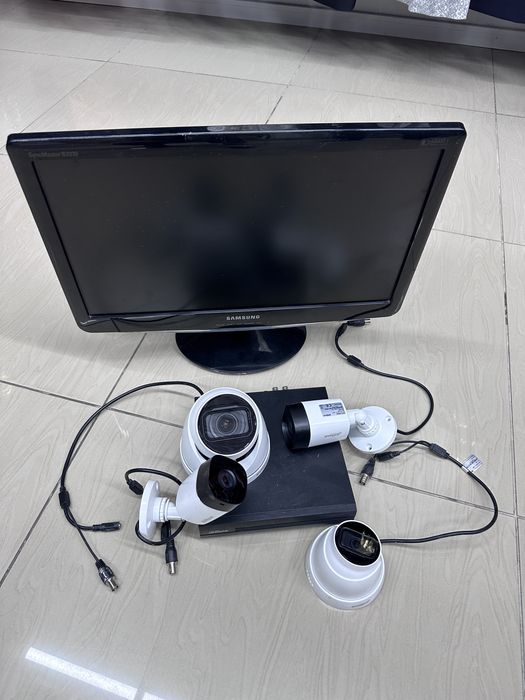 Комплект 4 камеры , монитор, видеорегистратор , в отличном состоянии