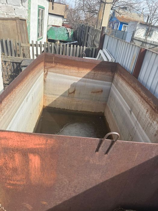 Продам емкость железную 4 куба