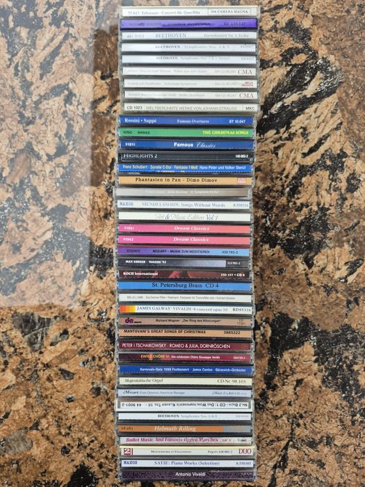Vând Lot 40 CD cu muzică clasică mixta, made in Germany 

Artiști:

-