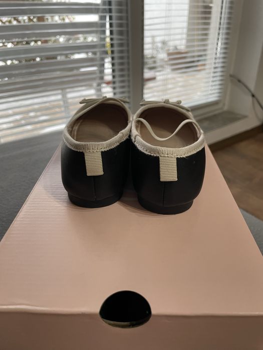 Зимни боти на LC Waikiki и обувки тип пантофки  на H&M