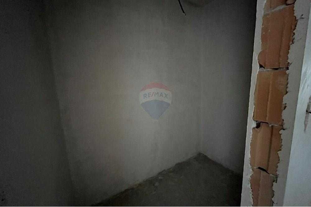 Продава се Тристаен апартамент в Шумен, Пазара - 97 кв.м за 1150 €/кв.м - Снимка #8