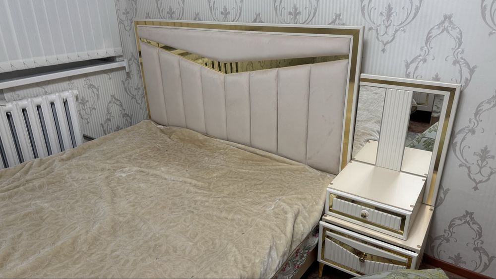 Продам спальный гарнитур
