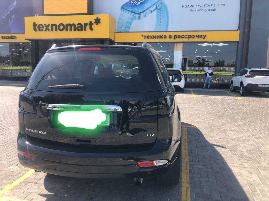 Chevrolet Trailblazer 2020, Qora
