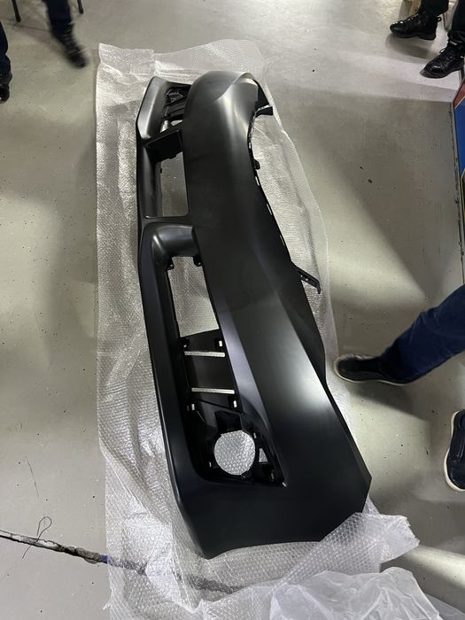 бампер передний toyota