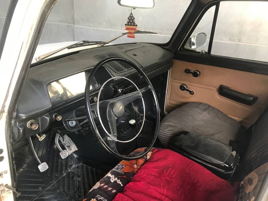 Москвич 412 белого цвета