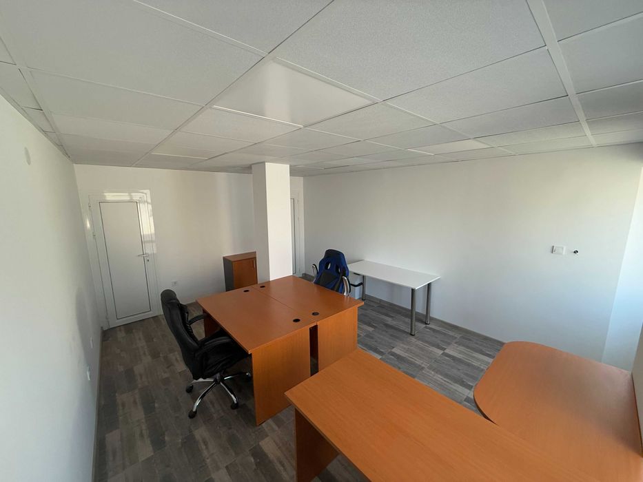 Дава се под наем Офис в Габрово, Център - 25 кв.м за 178.5 € - Снимка #2