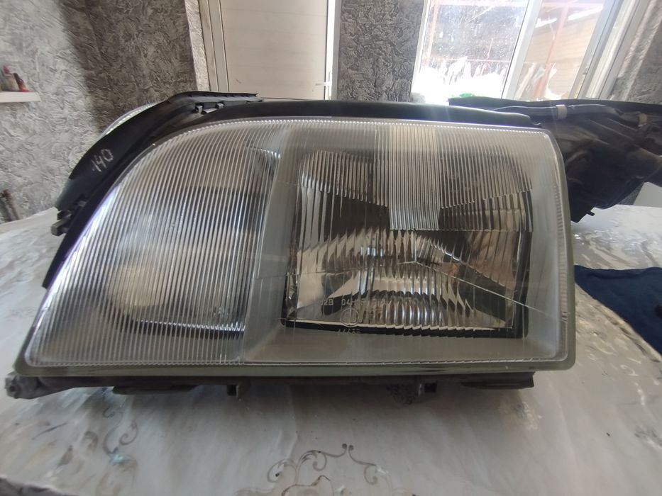 Фара на Мерседес W140