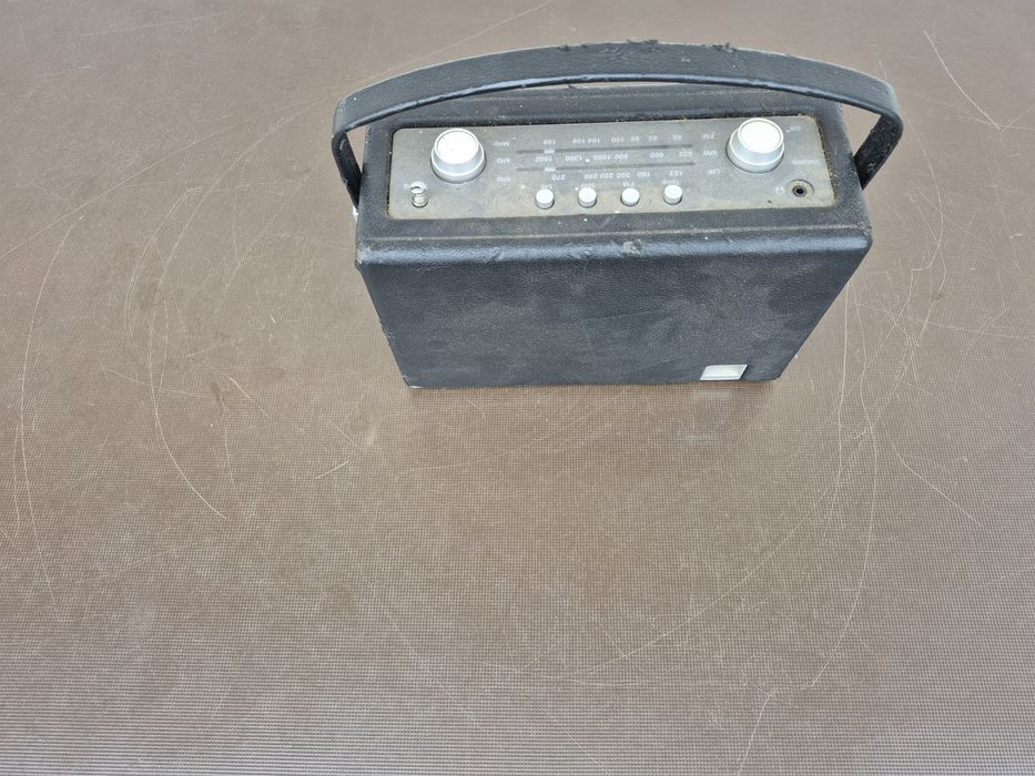 Vând Radio  marca TCM   , model de Luxe made in Germany Functional 

- Carcasele prezinta uzura ,exfoliere,zgirieturi, bucati lipsa. 

- radio   a fos