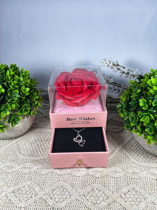 Луксозна кутия с вечна роза и колие по избор нов подаръчен комплект