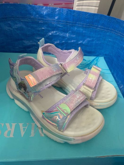 Продам сандали,кроссовки на девочку