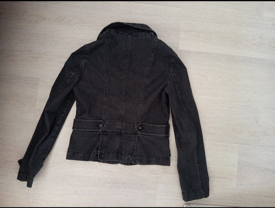 Geaca de blugi Armani Jeans oferta in descriere