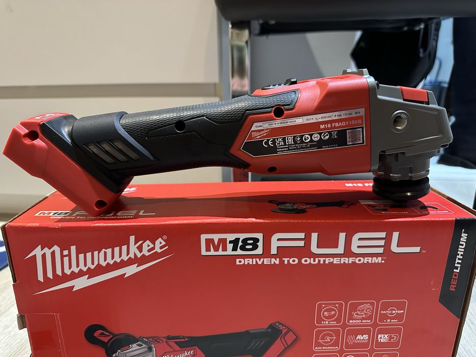 Polizor unghiular (Flex)  Milwaukee Fuel brushless M18 FSAG115XB cu funcția Rapid stop/ nou