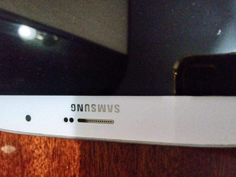 ,Samsung,белый планшет