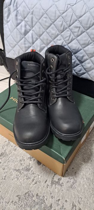 Vând ghete mărimea 44