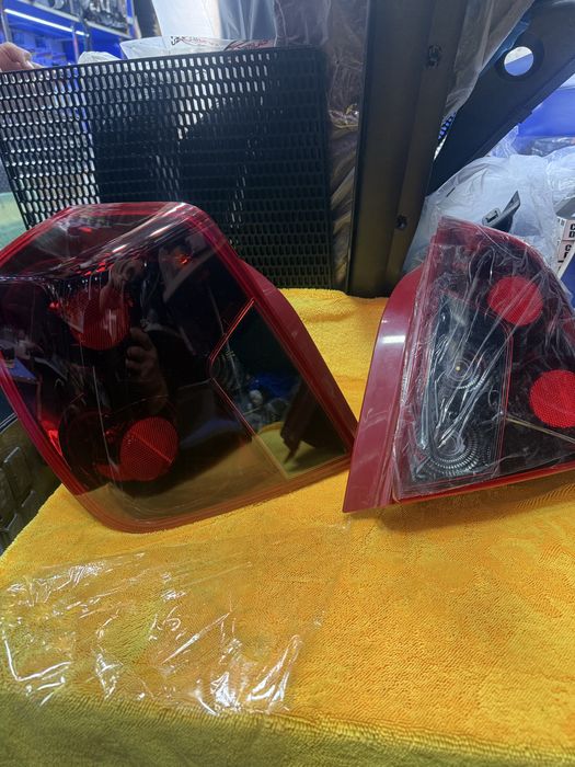 Optra mednayt qora va qizil rangi bor