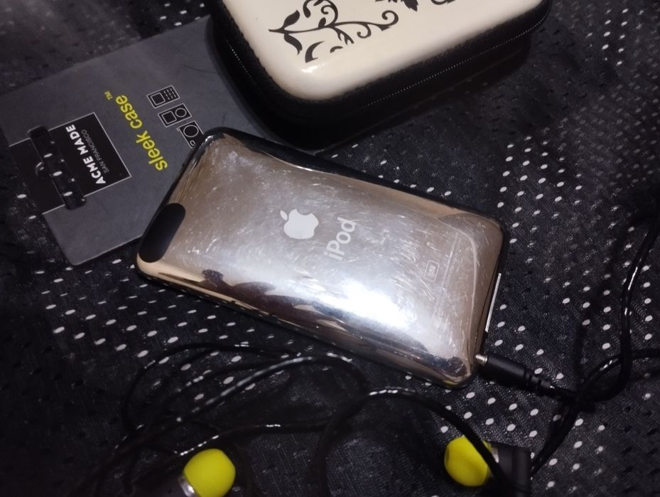 Assalom alekum Ipod One Touch 8Gb Sotiladi