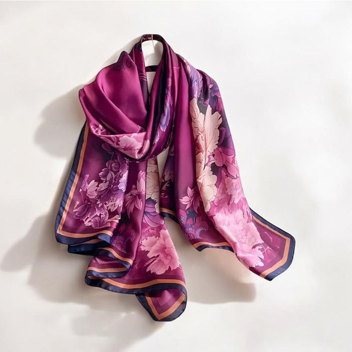 Луксозени голями сатенени шалове в различни цветове и десени