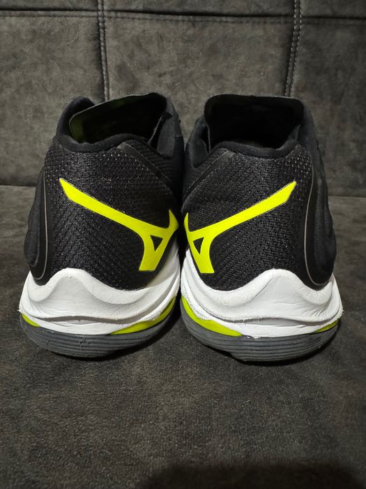 Mizuno Wave Lightning Z6.