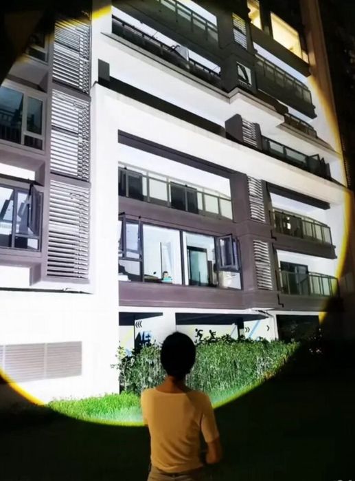 Мощный прожектор фонарь