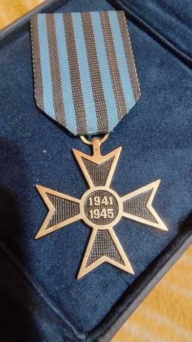 „Crucea Comemorativă a celui de-Al Doilea Război Mondial, 1941-1945”.