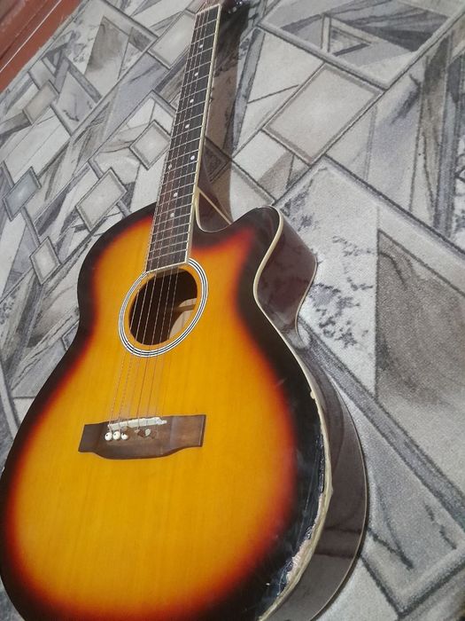 Продам гитару, цена договорная