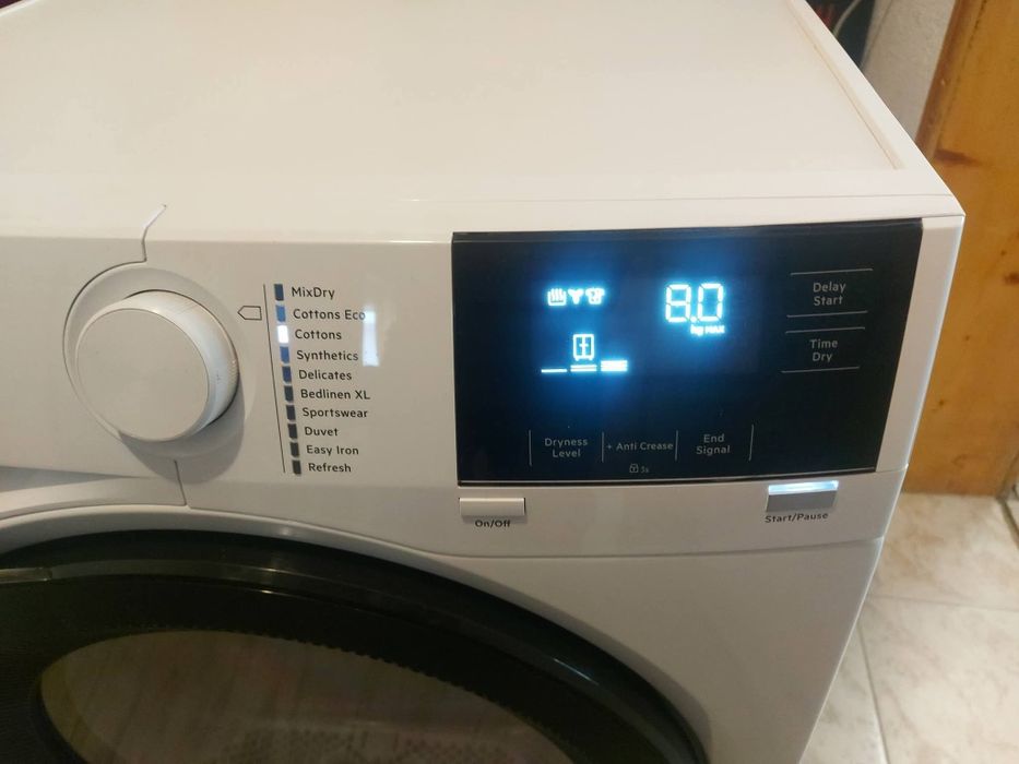 Сушилня AEG 7000
Цена:330 евро
Капацитет 8 кг
Енергиен клас: A+++
Sens