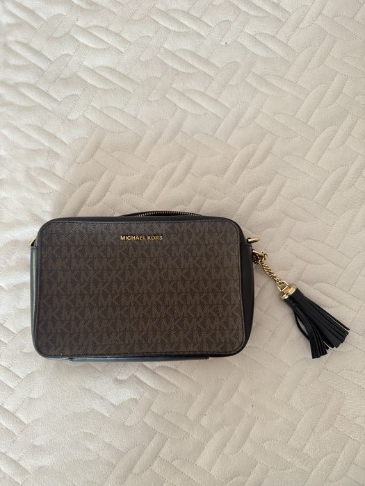 Оригинална дамска чанта Michael Kors – кафява, през рамо, с пискюл