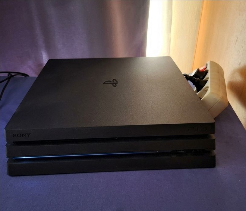 Sony PlayStation 4 Pro (PS4 Pro) - Отлично състояние