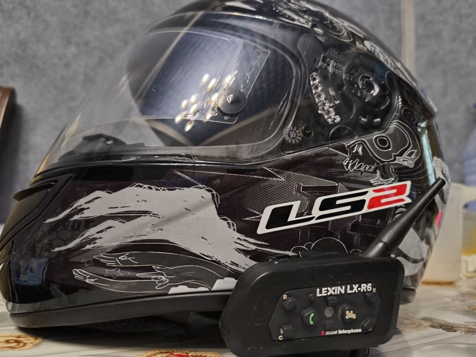 Продается шлем LS2 c гарнитурой в комплекте