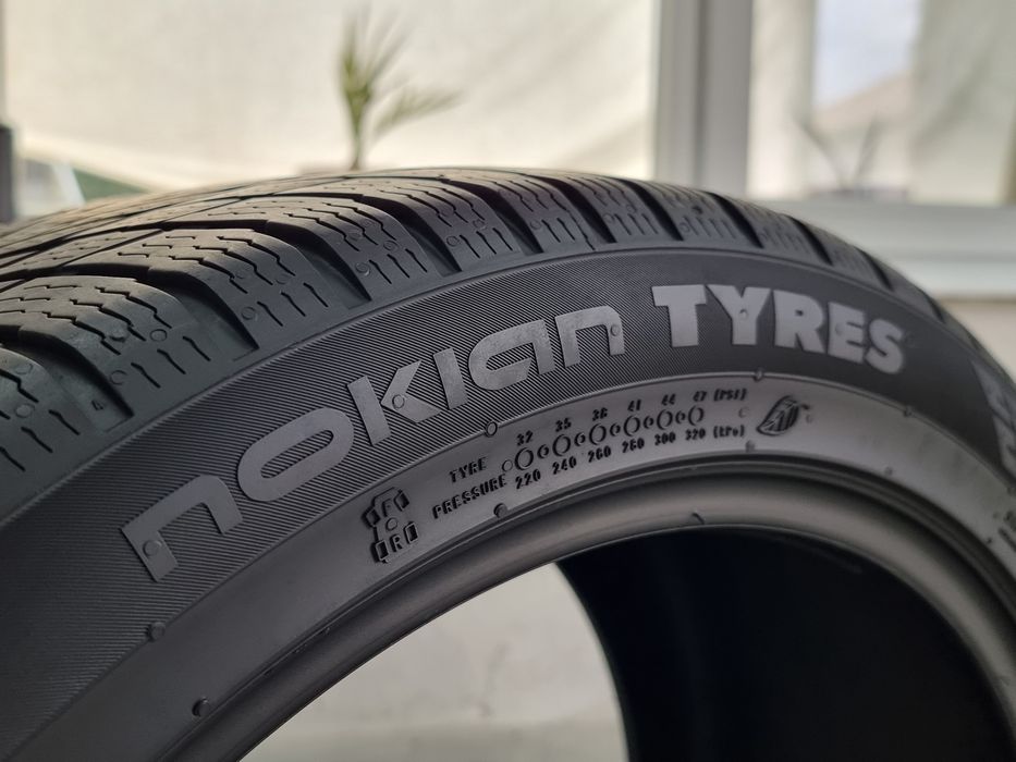 255/40/18 Nokian 2Броя: 240лв 6мм