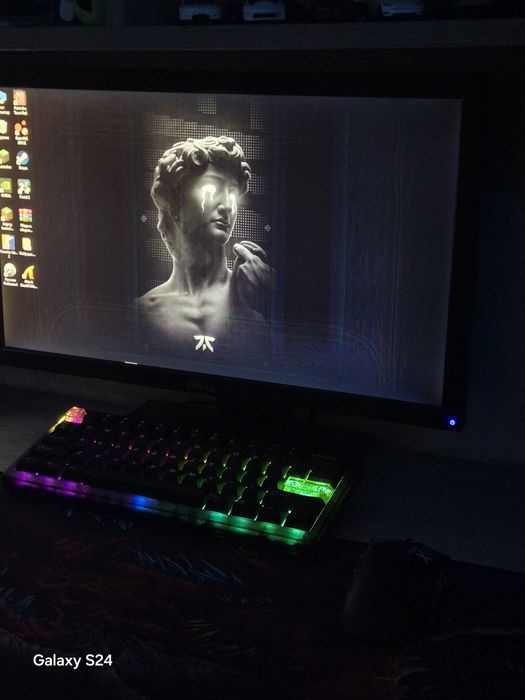 Срочно продам мониторы