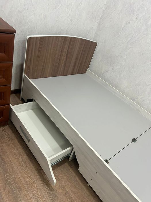 Продам односпальную кровать