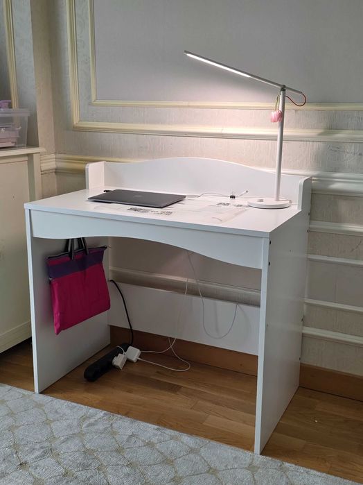 2 письменных стола детских Ikea