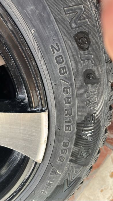 Продам диски R16 вместе с резиной